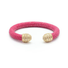 Load image into Gallery viewer, Round stingray bracelet, honeycomb design bracelet head.
