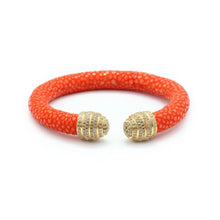 Load image into Gallery viewer, Round stingray bracelet, honeycomb design bracelet head.
