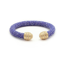 Load image into Gallery viewer, Round stingray bracelet, honeycomb design bracelet head.
