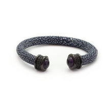 Load image into Gallery viewer, Round stingray bracelet size 5 mm. Plated brass parts
