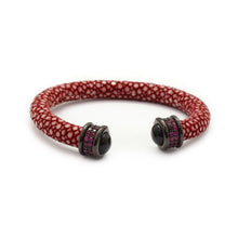 Load image into Gallery viewer, Round stingray bracelet size 5 mm. Plated brass parts
