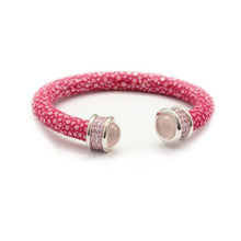Load image into Gallery viewer, Round stingray bracelet size 5 mm. Plated brass parts
