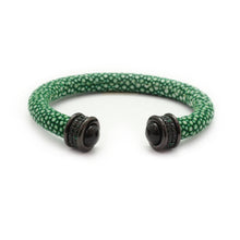 Load image into Gallery viewer, Round stingray bracelet size 5 mm. Plated brass parts
