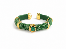 Load image into Gallery viewer, BBA0598-Stingray bracelet, flat shape, real stone. Bezel CZ
