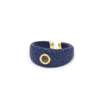 Load image into Gallery viewer, Stingray bracelet, flat shape, real stone. Bezel CZ

