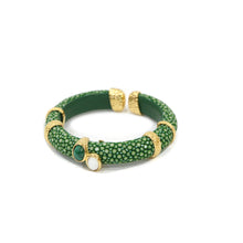 Load image into Gallery viewer, Stingray bracelet, flat shape, real stone. Bezel CZ
