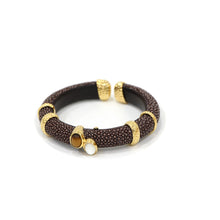 Load image into Gallery viewer, Stingray bracelet, flat shape, real stone. Bezel CZ
